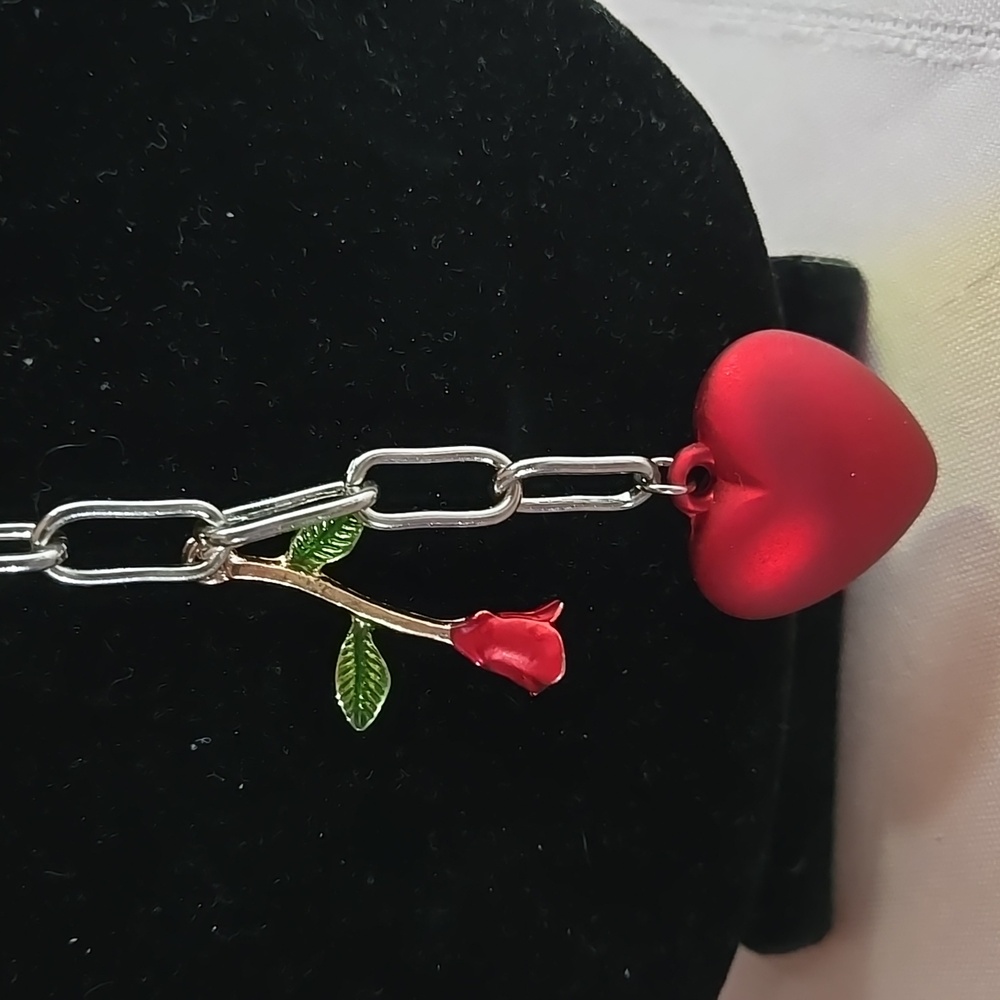 VERSATILE ×3 Hearts and Roses Necklace